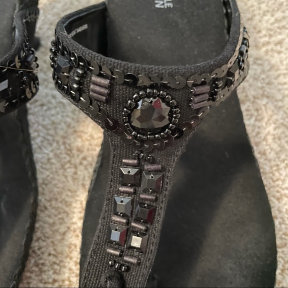 Kenneth Cole Reaction Kitten Heel Sandals - Picture 2 of 4